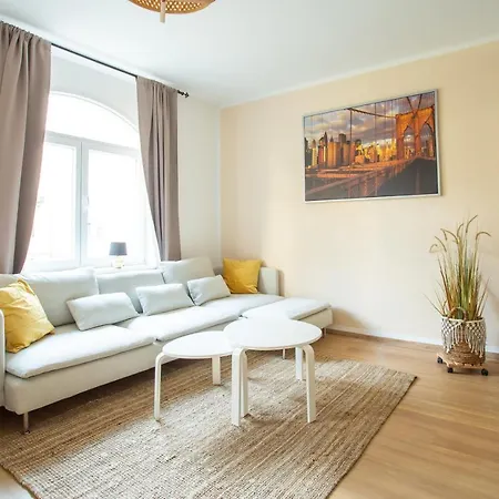 Fullhouse - Halle - B2 - Daylight Bathroom - Nespresso Apartmán *