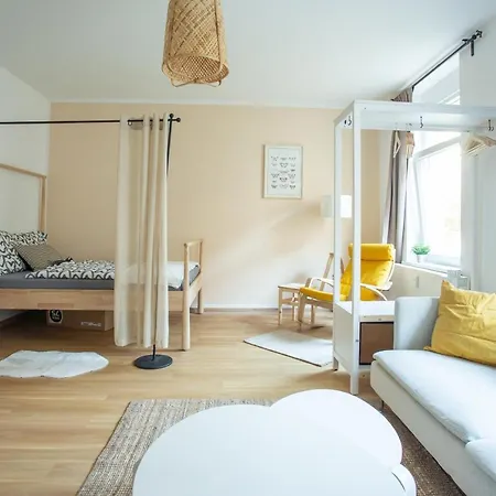 Fullhouse - Halle - B2 - Daylight Bathroom - Nespresso Apartmán