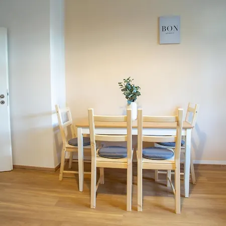 Fullhouse - Halle - B2 - Daylight Bathroom - Nespresso Apartmán *