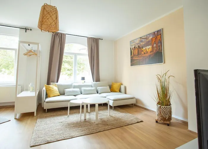 Fullhouse - Halle - B2 - Daylight Bathroom - Nespresso *