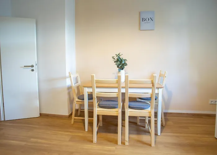 Fullhouse - Halle - B2 - Daylight Bathroom - Nespresso Daire *